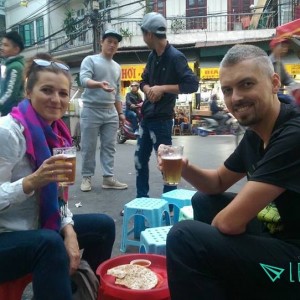 Bia Hoi na ulicach Hanoi