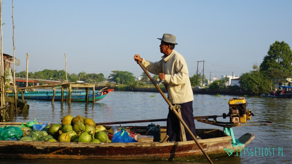 Kokosy na pływającym targu w Wietamie